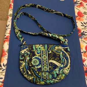Vera Bradley zipper top cross body bag. 9x7in